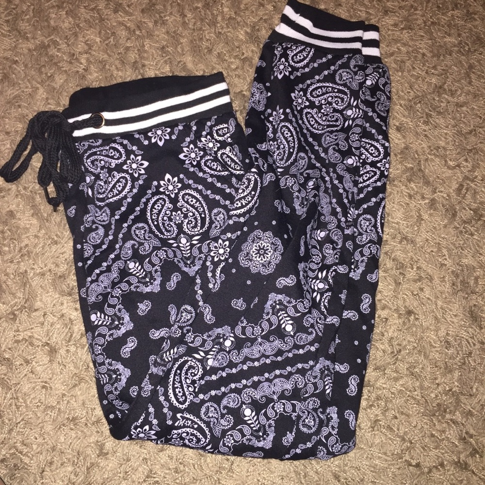Joggers - Picture 3 of 4